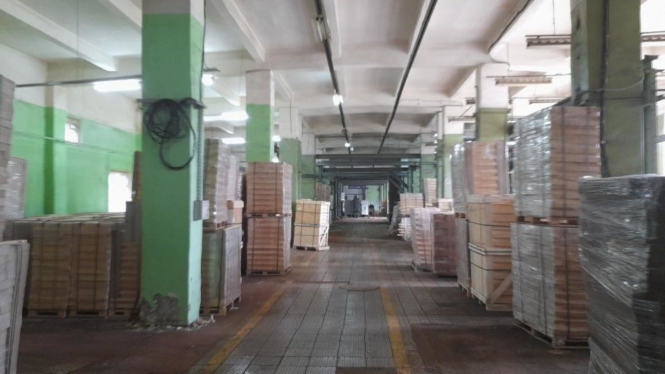 Сдается отапливаемое производственное помещение 1200 кв.м. Высота потолков 5 м, действующие кран-балки, 300 кВт, ворота н-4м, подъезд для фуры, офисные помещения.