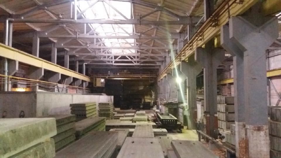 Продается производственная площадка расположенная в промышленной зоне Рокадной дороги г. Владимир.

Производственное здание площадью 8000 кв.м.представляет собой трехпролетное здание, каждый пролет шириной по 18 м., длина 147 м., высота до балки 12 м. В каждом пролете мостовой кран грузоподъемност