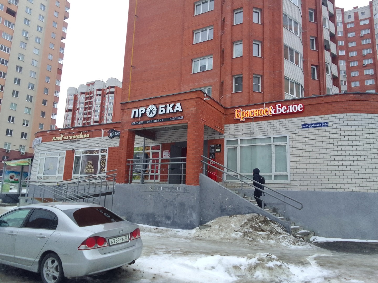 Торговая площадь в новом микрорайоне.
Новый дом, первый этаж, парковка у магазина.
Вход совместный с магазином КрасноБелое.
Долгосрочная аренда.