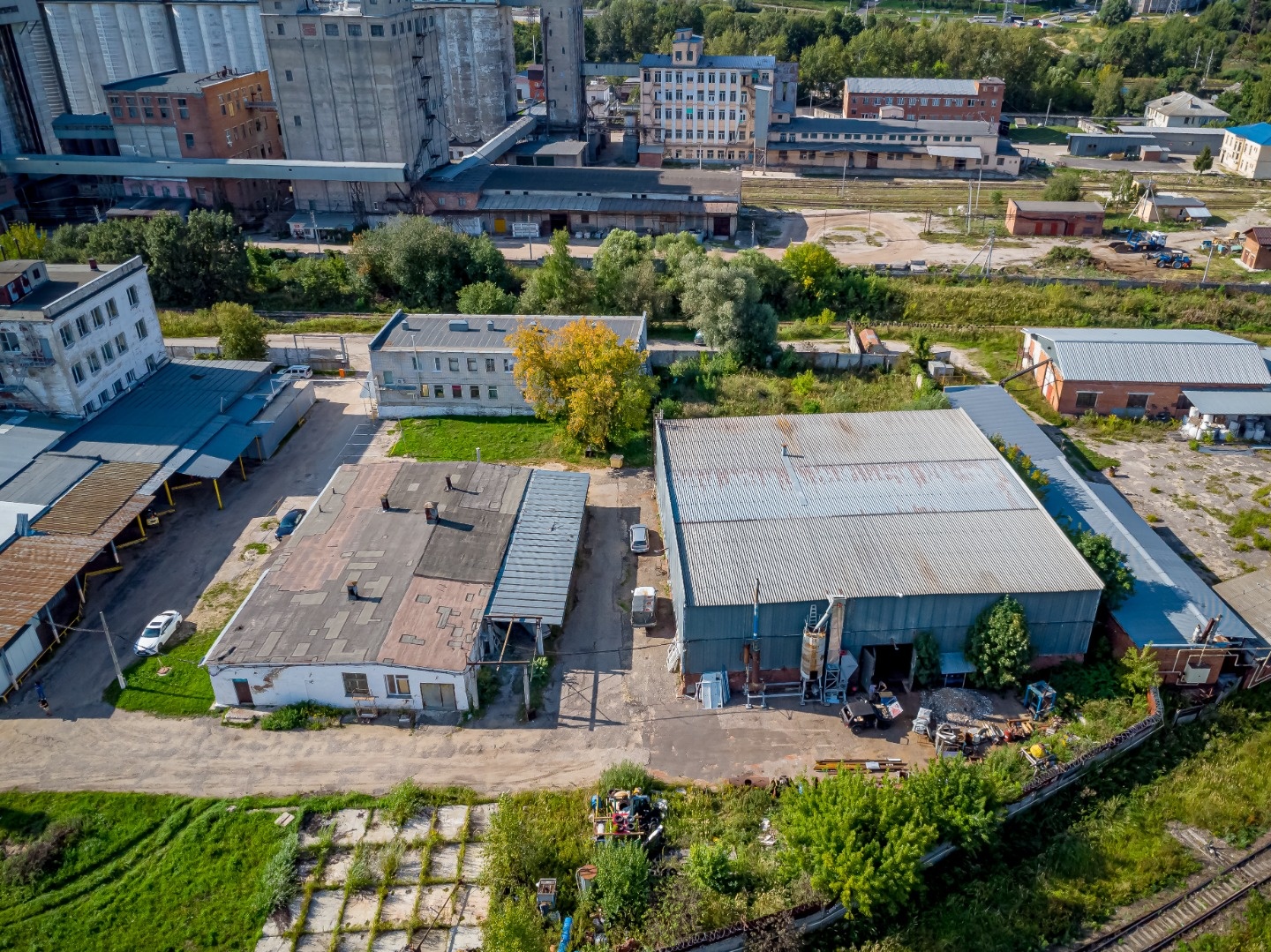 Продам Промплощадку с землёй.
Асфальтовый подъезд до базы, огорожена.
КПП при въезде, физическая охрана.
На территории три здания:
- склад типа Кисловодский модуль, 980 м2
- нежилое здание, Подсобный корпус, 472,5 м2
- нежилое здание, Административное здание, 604 м2
Земельный участок промназначения 