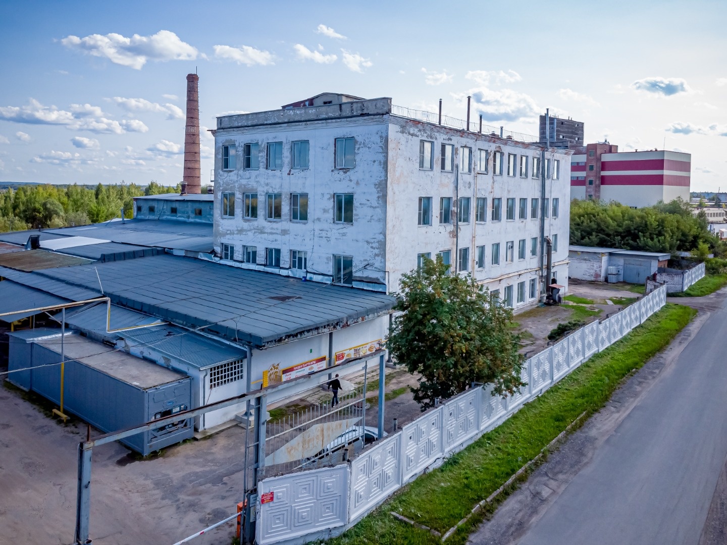 Продам Промплощадку с Земельным участком.
Промышленный район города с санитарно-защитной зоной.
Асфальтированные подъездные пути с выездом на федеральную трассу М-7
По южной границе участка проходит действующая ЖД ветка.
Площадь 1Га, категория земель: земли населённых пунктов.
ВРИ: под промышленные 
