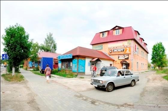 Сдам первый этаж нежилого здания.
Расположено на трассе М7 в городе Покров.
Открытая планировка, два входа, делится пополам.
Общая площадь 189 кв.м, половины: 142 и 47 кв.м.
Ранее арендовали сети Бристоль и Куриный Дом.
Все коммуникации центральные.
Цена стоит за 47 кв.м.