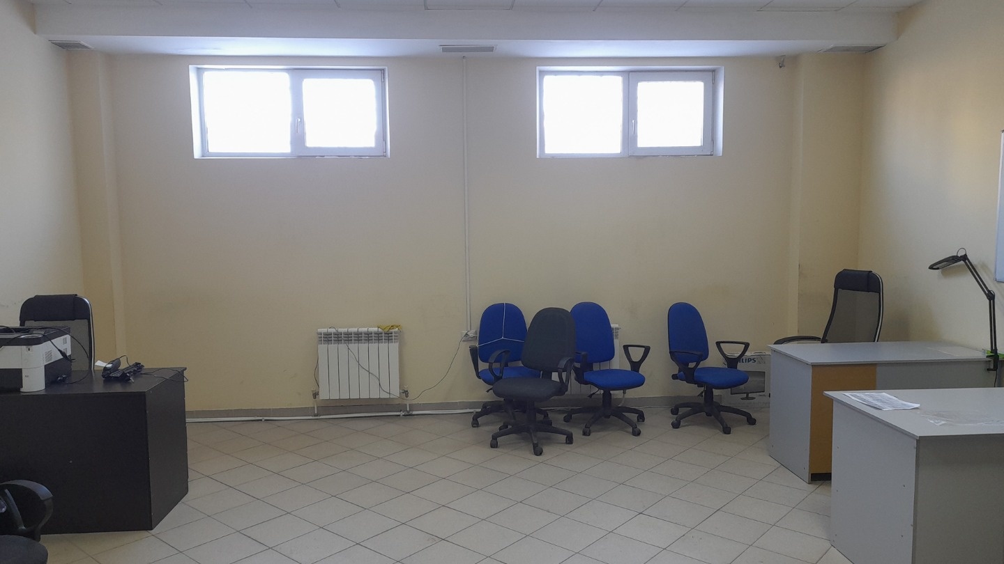 Сдается офис 37,5 м в здании рядом с Типографией. 3-й этаж, лифт, доступ 8-20/7, охрана, Интернет. 