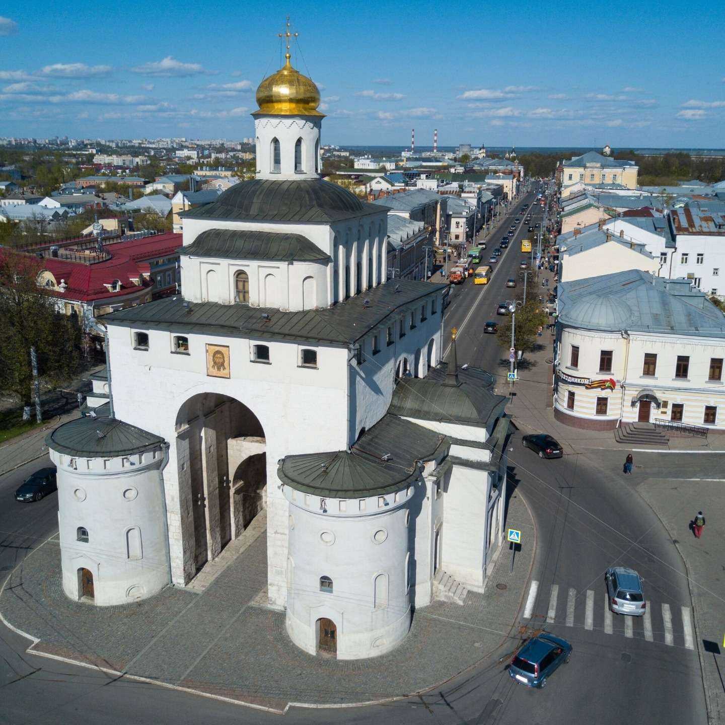 Сдам помещение в историческом центре города.
Первая линия, отдельный вход, рядом Золотые ворота.
У входа в помещение остановка ОТ Улица Спасская.
Цокольный этаж с окнами, адаптирован под общепит.
Предлагаем для размещения кафе/бар/ресторан.
Количество посадочных мест от 120 человек.
Вентиляция, по