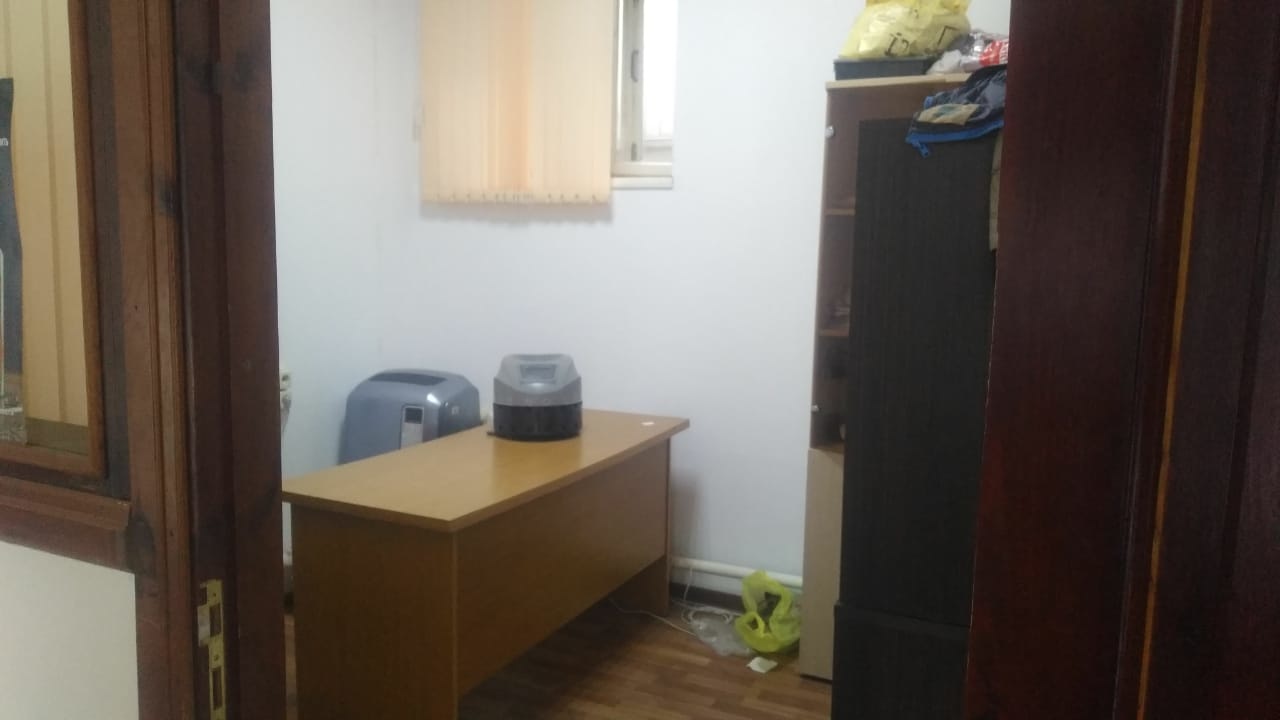 Сдается офис 6,2 кв.м. недалеко от Золотых ворот рядом со сквером Гоголя, студенческой поликлиникой. 2-й этаж, круглосуточный доступ, автономное отопление. Оптика - Ростелеком. Без комиссии с арендатора.