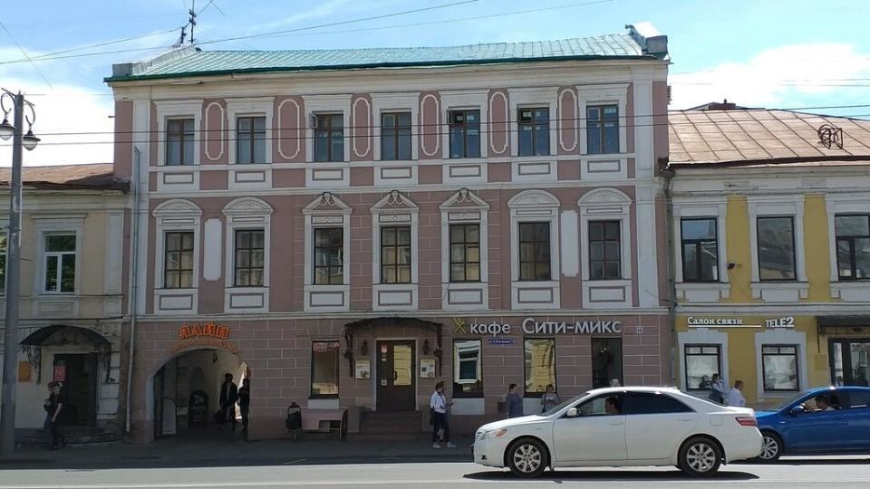 Сдается помещение в центре города! Вблизи улицы: Дворянская, Дзержинского, Никитская, Ильича, Георгиевская, Манежный тупик, 1-я Никольская, Комсомольская, Большая Нижегородская. Высокий пешеходный трафик. Остановка общественного транспорта рядом с входом. Рядом места большого скопления туристов. В п