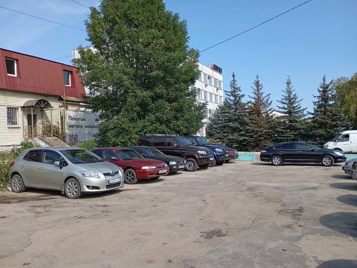 Продам этаж нежилого Здания - 300 кв.м.
Кабинет и входная группа на 1 этаже - 40 кв.м.
Плюс подвал 40 кв.м (не эксплуатируется).
Итого: 11 кабинетов с кондиционерами, два санузла.
Возможен развод воды в каждый кабинет.
Предусмотрен запасной эвакуационный выход.
Два отдельных входа: с фасада и торца 