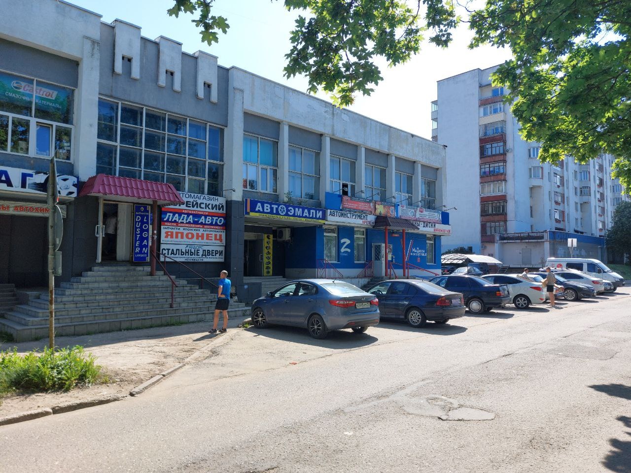 Продается нежилое помещение на первой линии.
Располагается в нежилом здании, которое находится в удобном месте с высоким автомобильным трафиком напротив съезда с главной улицы Растопчина. Перекресток трех направлений: Москва-Суздаль/Иваново-Нижний Новгород.
Объект имеет три части с независимыми вход