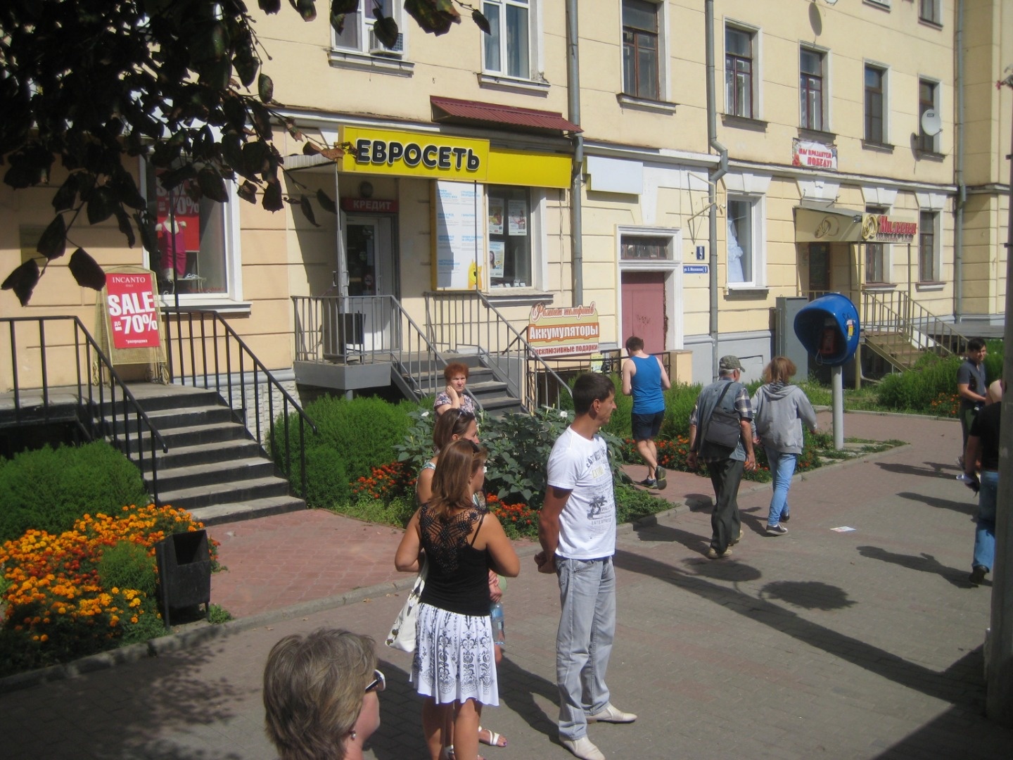 Сдам магазин на остановке.
Центр города, первый этаж, отдельный вход.
Свободная планировка, есть санузел, склад.
Долгосрочная аренда.