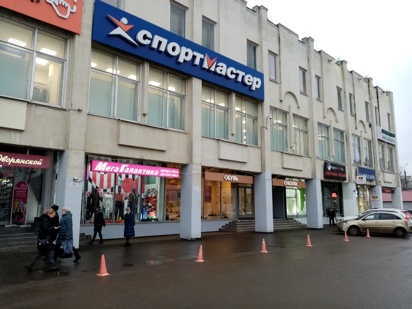Сдам торговую площадь.
Второй этаж Торгового центра.
Помещение свободной планировки.
Возможно увеличение площади до 520 м2.
Расположено при входе на этаж.
Витринные окна по фасаду.
Долгосрочная аренда.