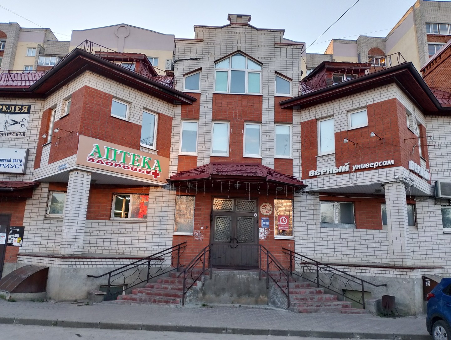 Сдам в аренду торговую площадь.
Первая линия, отдельный вход, первый этаж.
Ранее занимал магазин Верный, разгрузка есть.
Площадь магазина 373 м2 и цоколя под ним 22 м2.
Долгосрочная аренда.