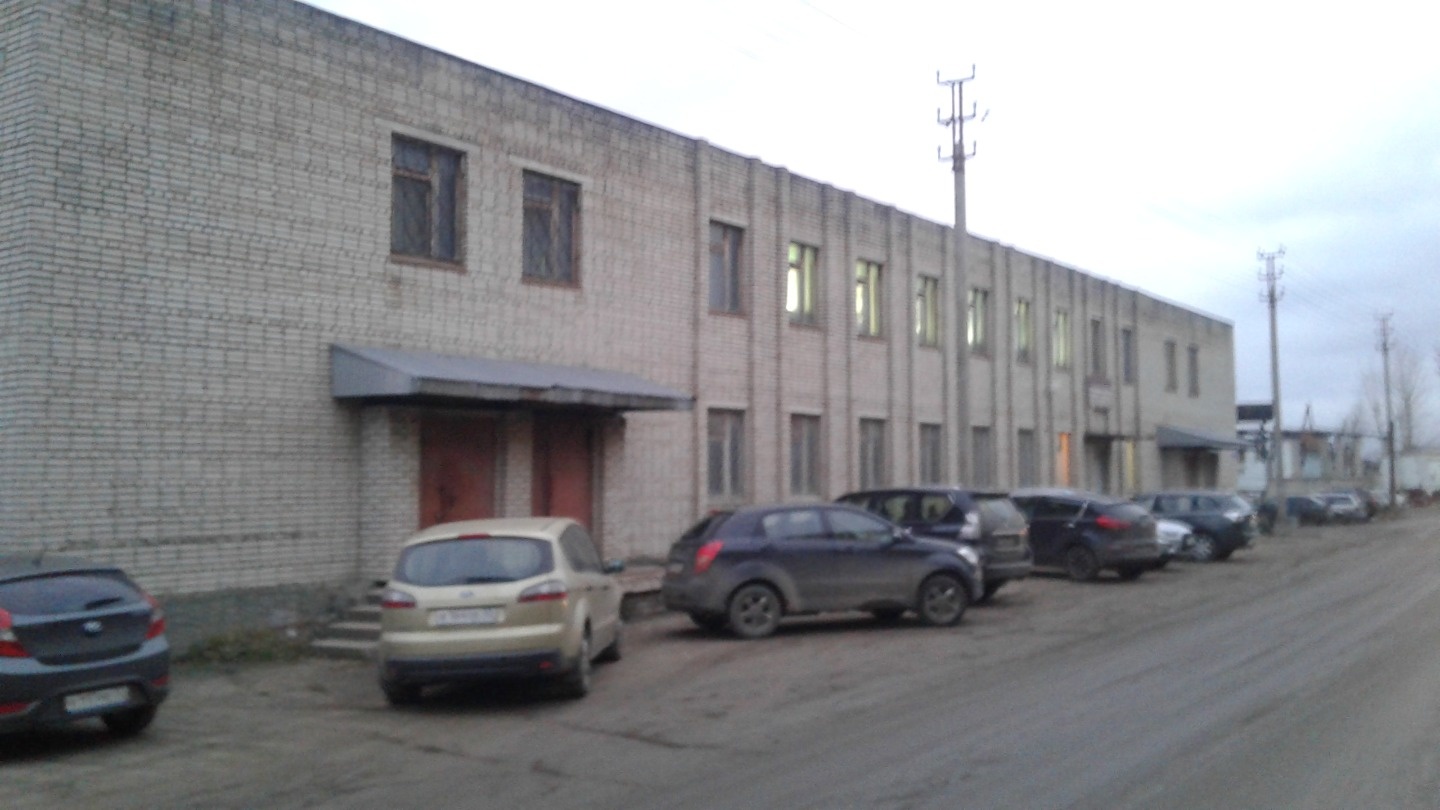 Сдам под пищевое или иное производство:
- первый этаж двухэтажного нежилого здания
- отдельно стоящее, удобный подъезд, пандус
- плюс своя огороженная территория с контейнерами

Имеются бытовые, офисные и производственные площади.
Своя подстанция на 250 кВт, отопление, вода, канализация.
За зданием 