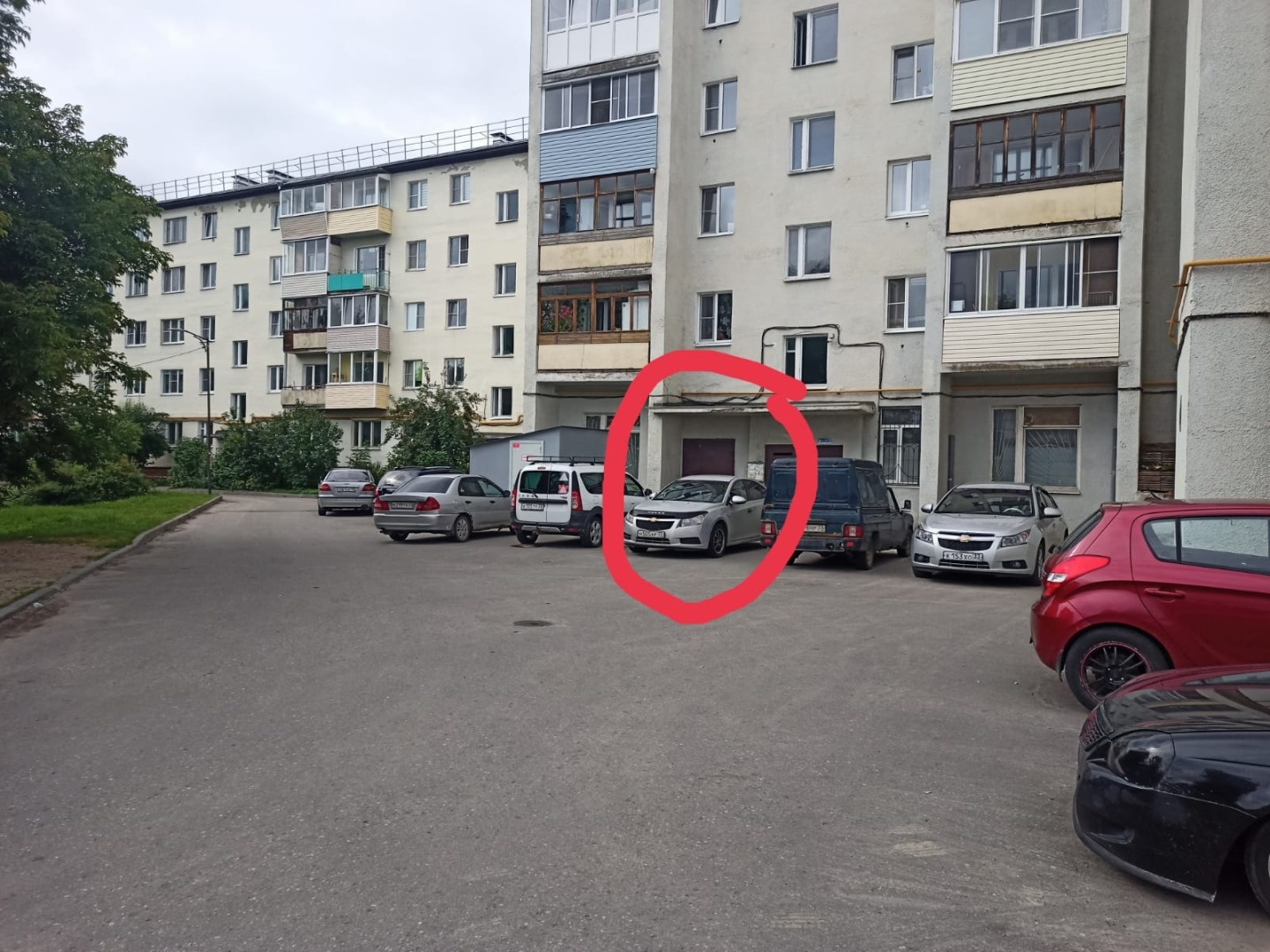 Сдам в аренду торгово-офисное помещение.
Открытая планировка, зал 38 кв.м, потолок 3,5 метра.
Отдельный вход, первый этаж, парковка у входа.
Дополнительно есть санузел и кладовка.