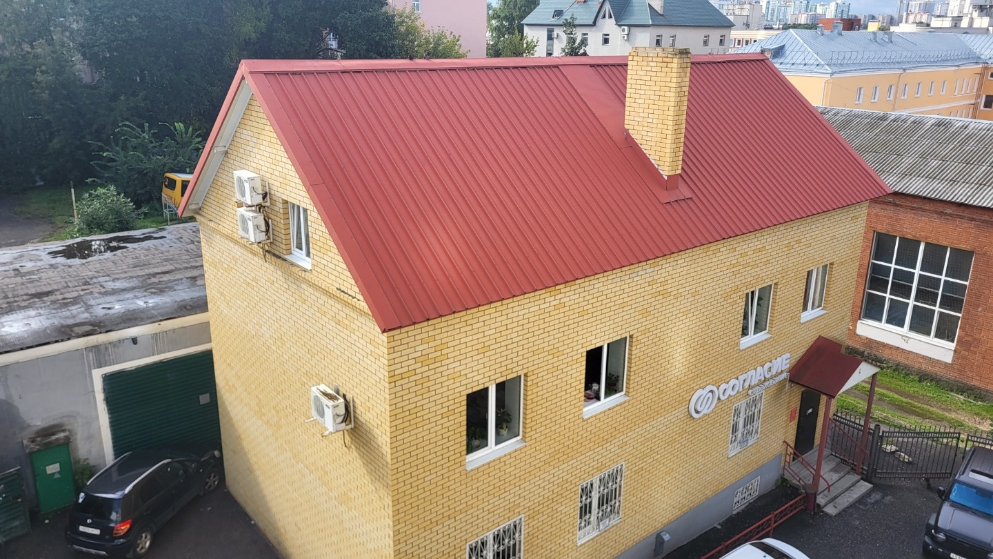 Продается особняк, отдельно стоящее здание в центре города на Октябрьском проспекте.
Площадь особняка 400 кв.м., четыре уровня: цоколь, первый и второй этажи, а также мансардный этаж.
Земельный участок оформлен в собственность 1,6 сотки.
Пять парковочных мест.
Все коммуникации центральные.
Мебель ос