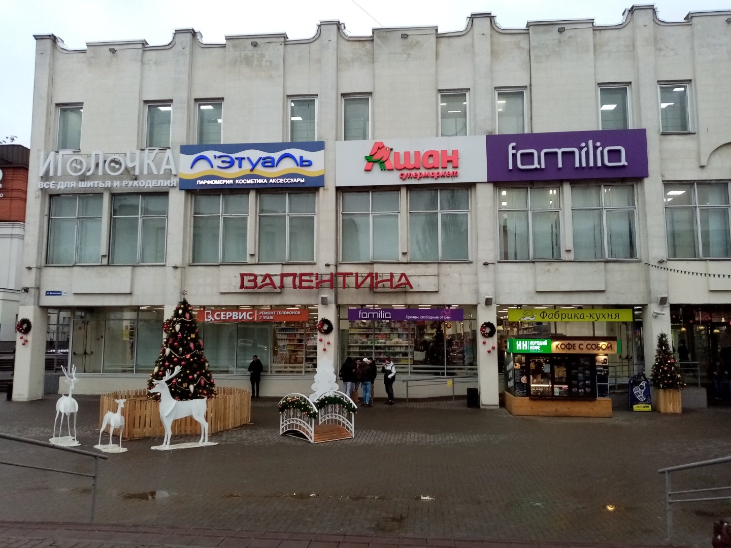 Сдам помещение в ЦУМ Валентина.
Отдельный вход, зальная планировка, первый этаж.
Показ по договорённости.