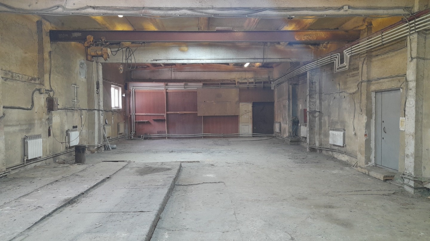 Сдается отапливаемое производственное помещение 560 кв.м. за рынком Флора. 10,3х54, 70 кВт, тельфер 1т. 