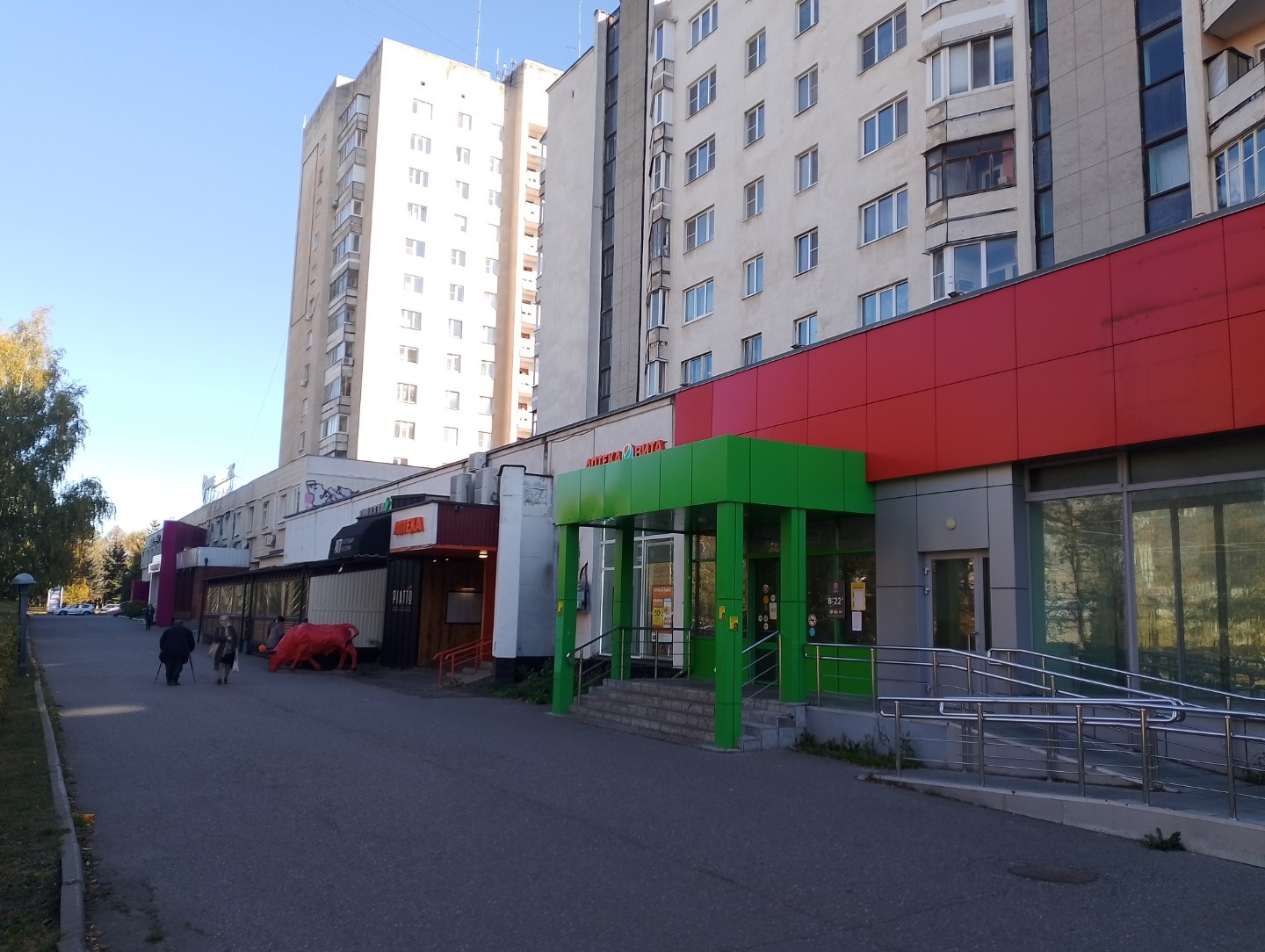 Сдам в аренду торгово-офисное помещение.
Бывший магазин Пятёрочка на пр-те Ленина.
Два входа, открытая планировка.
Возможна сдача частями.
Долгосрочная аренда.