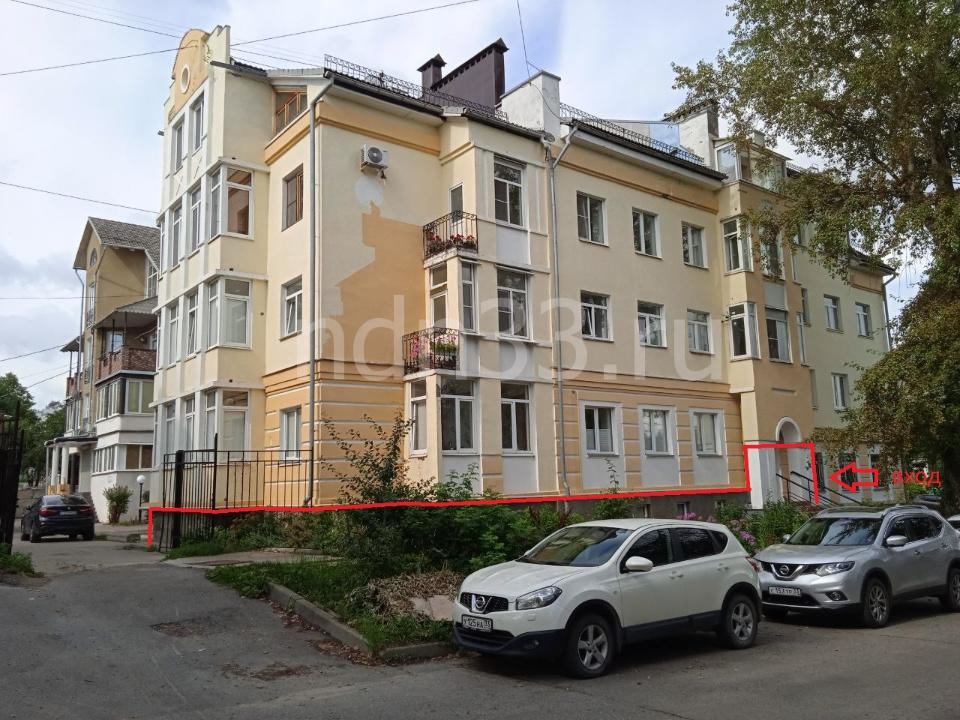 Продается помещение с арендаторами. Располагается в центре города. Удобная парковка перед входом. В помещениях свежий ремонт. Имеется санузел.  Разделено на три части: стоматологический кабинет, салон красоты и офис. Арендаторы исправно платят арендные платежи. Готовый арендный бизнес! Остановка общ