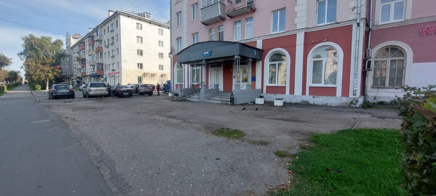 Продажа
Продается идеальное помещение действующего банка в самом центре Владимира!
Адрес: г. Владимир, проспект Ленина, дом 9.
Преимущества помещения:
- Общая площадь: *306 м²*
- Первый этаж: *207,9 м²*, идеально подходит для организации медицинской и стоматологической клиники, офисного пространс
