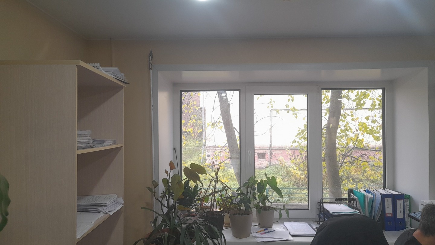 Сдается помещение 30 кв.м. рядом с МФЦ на площади Ленина. 1 этаж, отдельный вход, открытая планировка, санузел, два кондиционера, тепловая завеса над входом, потолок натяжной, пол - плитка. Шаговая доступность остановки общественного транспорта. Бэк-офис, бьюти услуги, юридическая компания, ПВЗ, Ваш
