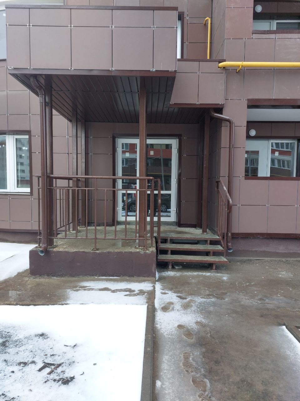 Продается нежилое помещение в новом доме.
ПОМЕЩЕНИЕ:
Просторное и светлое.
Отдельный вход.
Стяжка пола.
Санузел.
Все коммуникации центральные.
Отопление от своей газовой котельной на здании.
МЕСТО РАСПОЛОЖЕНИЯ:
Новый развивающийся спальный район.
Соседнее помещение с сетевым арендатором обеспечивающ