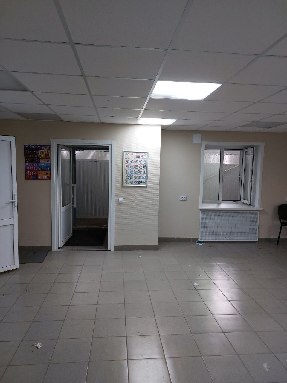 Продается офис/торговая площадь с отдельным входом.
ПОМЕЩЕНИЕ:
- Офисная свежая отделка;
- Кабинетная планировка;
- Две мокрые точки;
- Окна;
- Отдельный вход.
КОММУНИКАЦИИ:
- Водоснабжение центральное;
- Канализация центральная;
- Отопление центральное.
РАСПОЛОЖЕНИЕ:
- Оживленный проспект Строителе