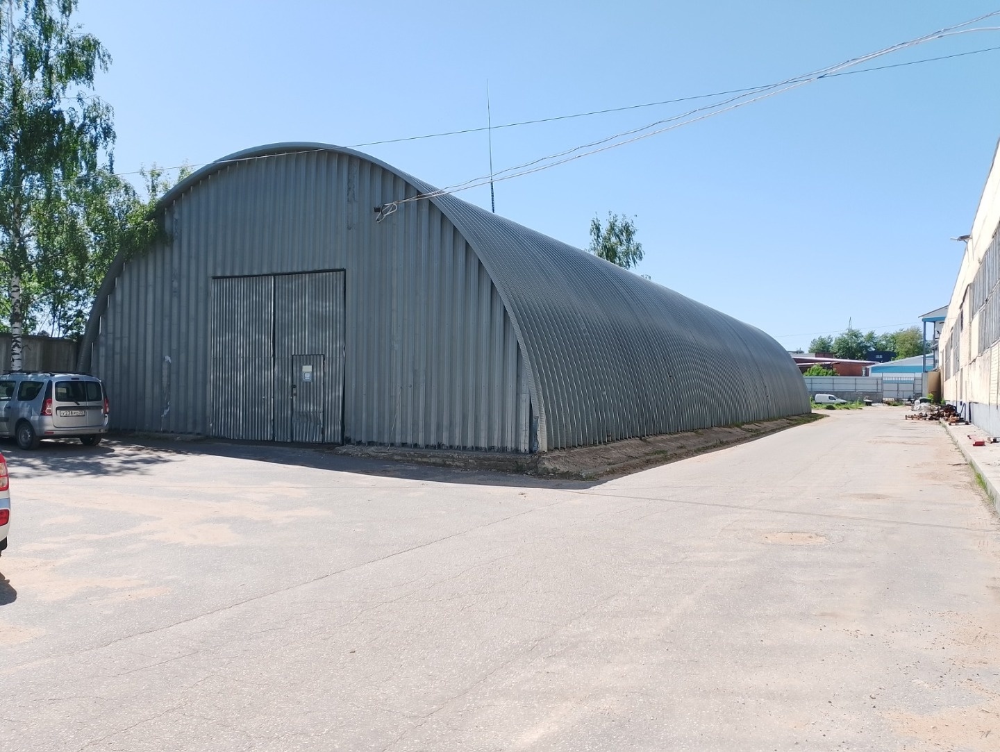 Продается отдельно здание склада на Рокадке!
Рабочее состояние.
СОСТАВ ОБЪЕКТА ПРОДАЖИ:
- Здание площадью 614 кв.м. в собственности;
- Земельный участок площадью 9 соток в собственности.
ЗДАНИЕ:
- Имеет сводчатую форму.
- По периметру представляет собой правильный прямоугольник (длина 45 м.,ширина 1