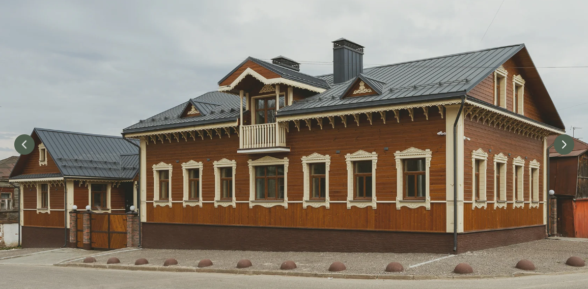 Гостевой дом «Герцена 1», расположенный в центре города, предлагает своим гостям уникальные преимущества. Прежде всего, это удобный доступ ко всем ключевым достопримечательностям и развлекательным заведениям. Гости могут легко прогуляться до музеев, ресторанов, кафе и других интересных мест, что дел