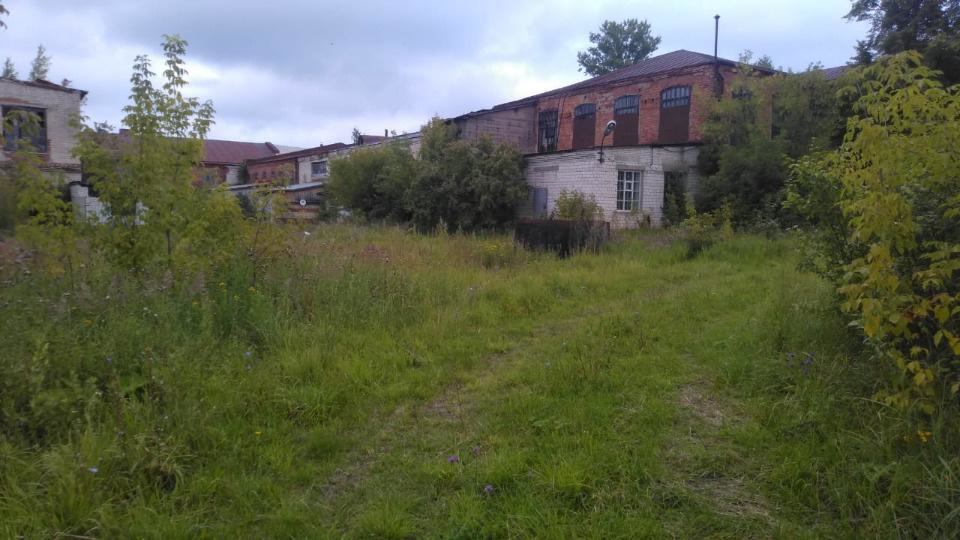 Продается производственная площадка расположенная на земельном участке площадью 6,85 Га со всеми коммуникациями. 114 км. от Владимира по трассе М-7 в сторону Нижнего Новгорода, удаленность от федеральной трассы 10 км., асфальтированный подъезд.
Бывшая Льнопрядильная фабрика им.ВЦИК
Своя трансформа