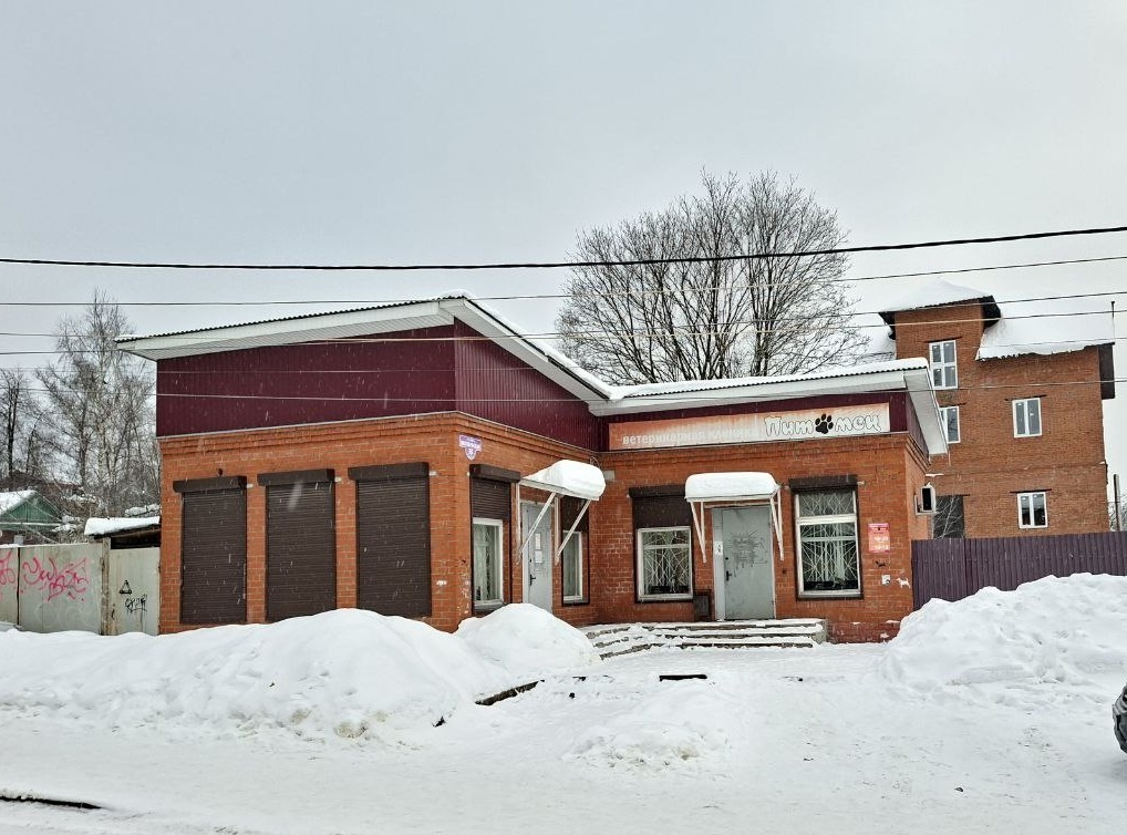 Продается отдельное нежилое здание с земельным участком.
РАСПОЛОЖЕНИЕ:
- Центральная часть города Покров;
- В непосредственной близости к центральной транспортной магистрали по улице Ленина;
- Здесь проходит основной автомобильный трафик Федеральной трассы Москва - Нижний Новгород - Казань.
ЗДАНИЕ:
