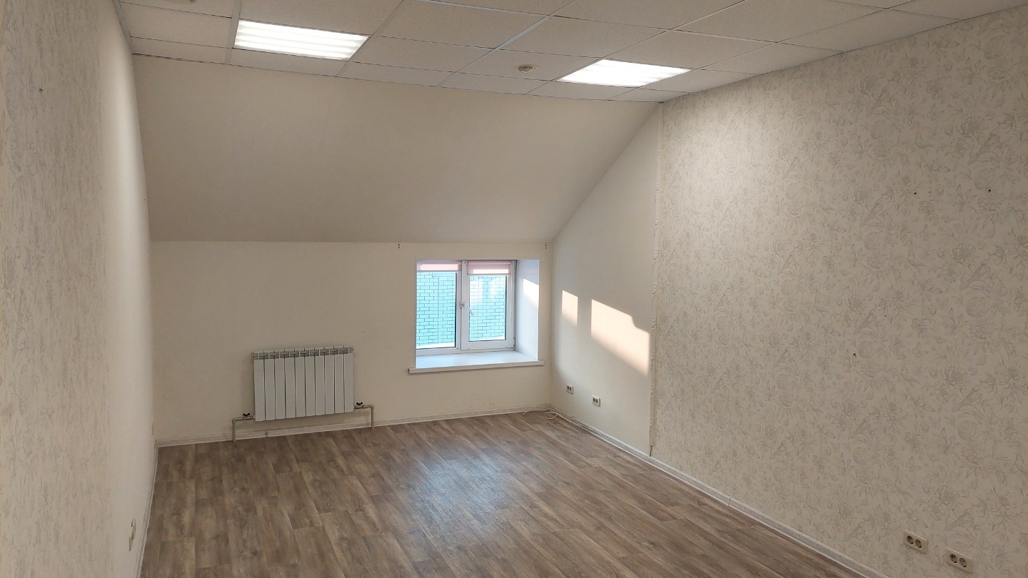 Сдаётся офисное помещение 22,2 кв.м. в бизнес-центре

Сдаётся в аренду офисное помещение площадью 28,4 кв.м. в современном бизнес-центре, расположенном по адресу: г. Владимир, ул. 1-я Никольская.

Офис находится на 3 этаже, полностью укомплектован мебелью, готов к заезду и работе без дополнительных 