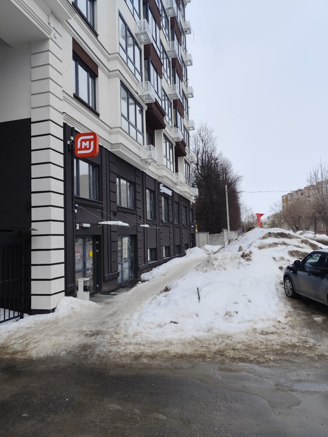 Продается арендный бизнес с Федеральным арендатором сеть магазинов «Магнит». Площадь помещения 464,5 кв.м. Хороший подъезд, центральная локация города проспект Ленина. Большой пешеходный и автомобильный трафик. Большая парковка. Энергоснабжение 60 к.Вт. Отопление от домовой газовой котельной.