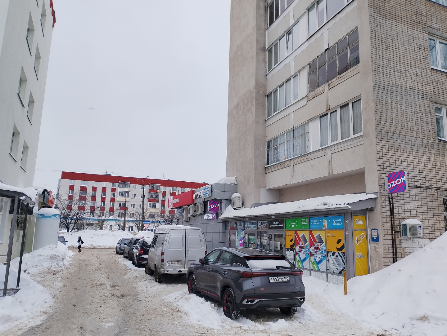 Сдам помещение под ПВЗ Озон.
Адрес одобрен, пункт выдачи арендует с 2025г.
Помещение будет свободно с апреля 2026г.
Возможно увеличение площади до 100 м2.
Цокольный этаж, есть соседи: столовая,
ателье, хозяйственный магазин,
массаж и салон красоты.