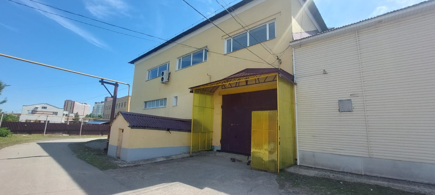 Сдается помещение, преимущественно свободная планировка, 3 этажа. РТС д.1. Огороженная территория, идеально для легкого производства с офисным блоком.  Возможность размещения швейного производства, легкой металлообработки, производства сувенирной продукции, рекламных агентств и производств. Первый э