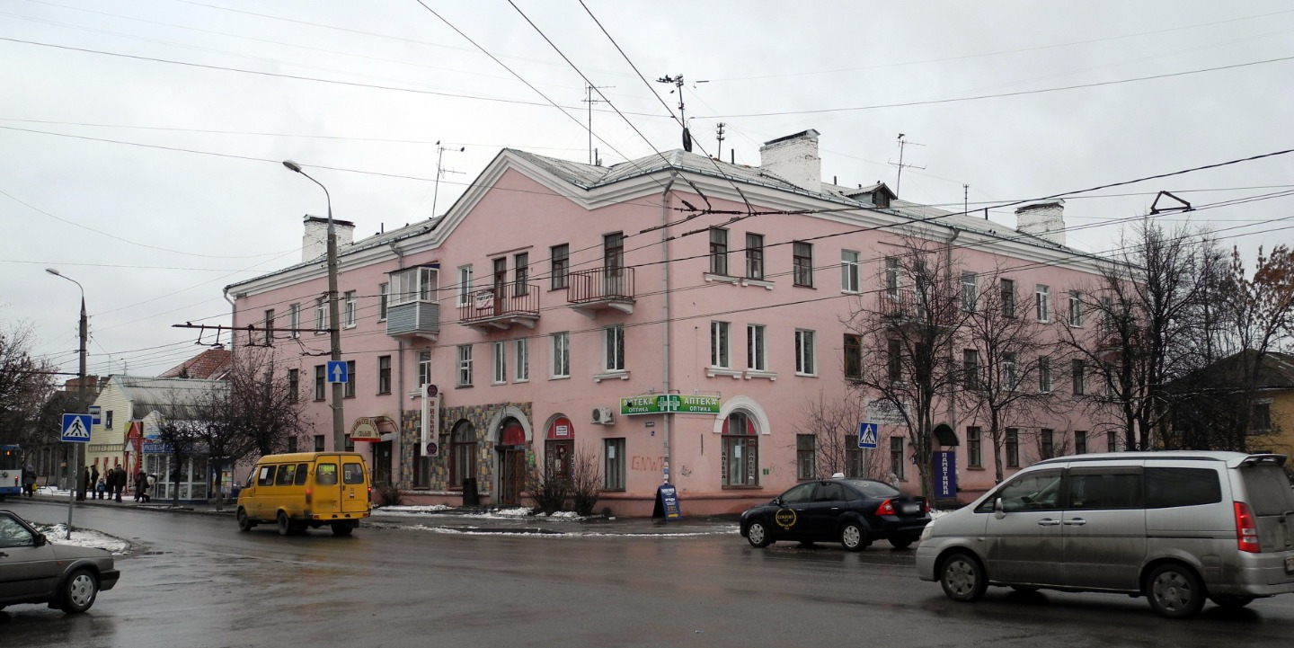 Сдам торговое помещение.
Отдельный вход, первый этаж.
Все коммуникации, свой санузел.
Расположено на остановке ОТ «Рябинка».