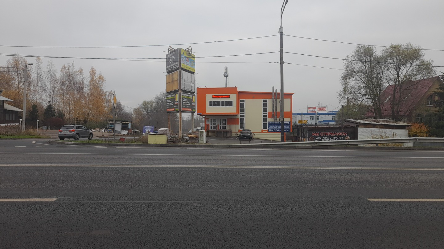 Сдается нежилое помещение 500 кв.м. на Ноябрьской в сопряжении с трассой м7. 1-й этаж, два входа, эстакада под разгрузку. Свободная планировка, санузел, 30 кВт, разворотная площадка и парковка, удобный заезд с трассы в обе стороны (в полосе разрыв), возможность использования рекламной конструкции на