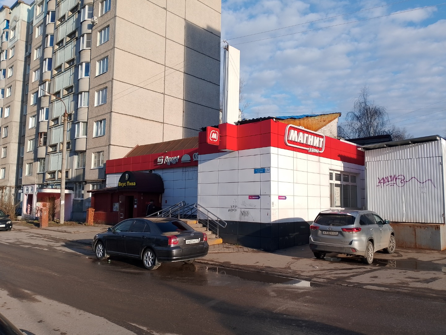 Сдам в аренду торговую площадь.
Отдельный вход, разгрузочная зона.
Достаточно кВт для федерального магазина.
Район с плотной жилой застройкой.
Долгосрочная аренда.