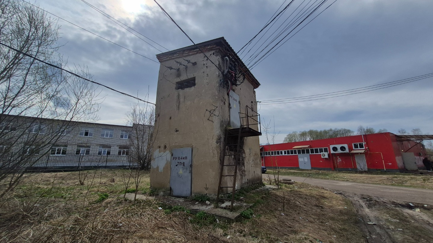 
Предлагаю рассмотреть покупку здания бывшей трансформаторной подстанции площадью 25,7 кв.м.
Здание двухэтажное.
Земельный участок площадью 43 кв.м. оформлен в собственность.
Демонтаж оборудования будет закончен до конца года.
Наилучшее использование пункт выдачи заказов, оказание услуг населению и 