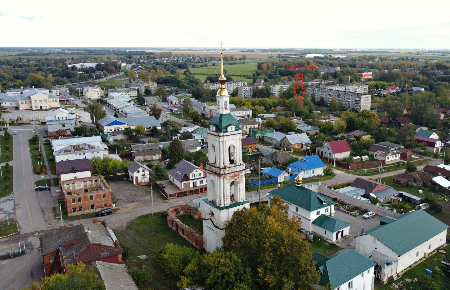 Продам земельный участок в центре города Гаврилов Посад.

В девяностые годы было запланировано строительство МКД, на участке остался фундамент. 
При необходимости перед продажей переведу участок в ИЖС.

Об участке:
✅ Площадь: 17,4 сотки - 100 метров от исторического центра города.
✅ Назначение: Стро