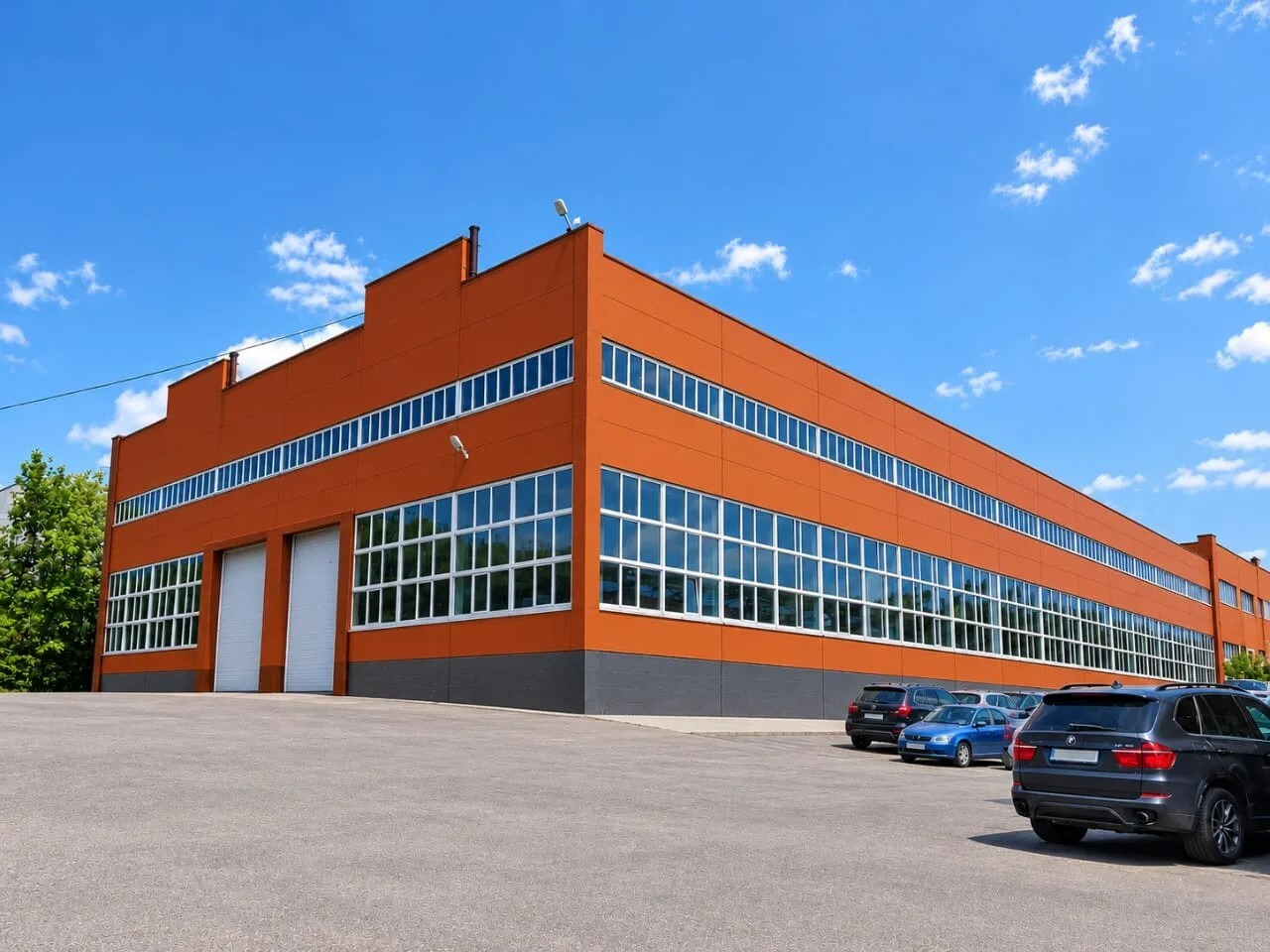 Продам часть производственной базы.
Цех двухпролётный с кран-балками 5т в каждом.
На цоколе производственно-складские помещения.
Пристроенные административно-бытовые помещения.
Итого: 2 440 + 1 880 + 380 кв.м.
Земля в аренде с правом выкупа.
Отопление городское.
Водоснабжение есть.
Газ по границе ЗУ