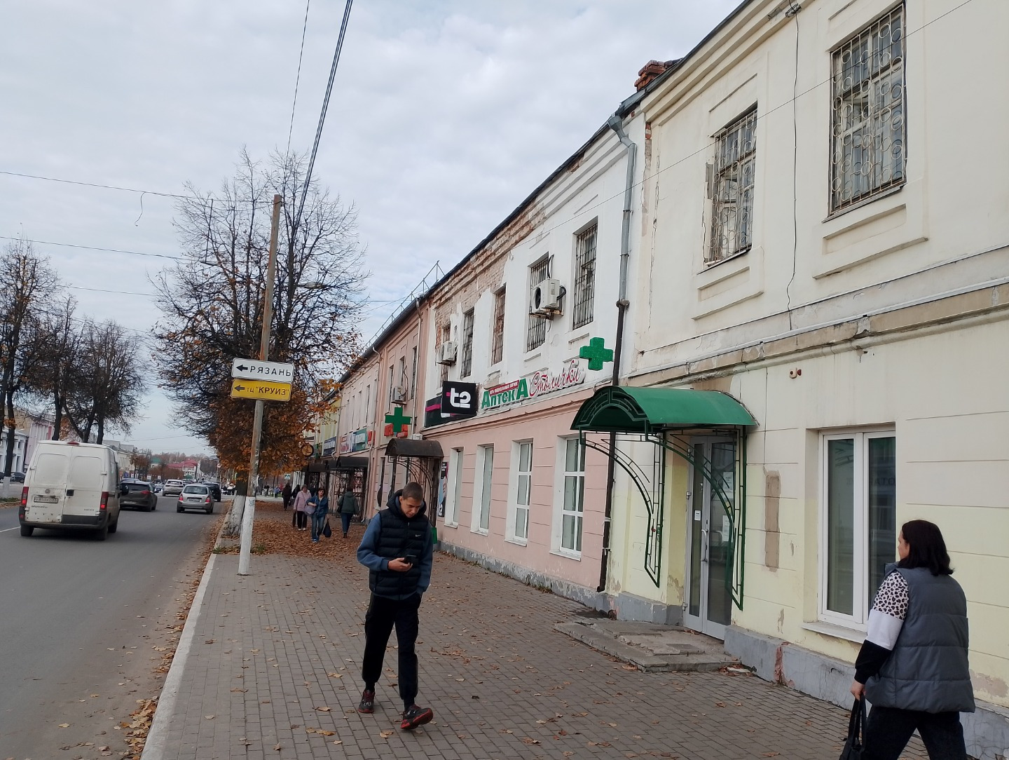 Доброе время суток!
Сдам в аренду помещение в центре города.
Свободного назначения: торговля, услуги, офис.
Первая линия, отдельный вход, открытая планировка.
В здании: Теле2, МТС, Билайн, Мегафон, Аптеки Вита и Столички, 
КБ, БТИ, Ломбард, Ювелирный, Юристы и Адвокаты, кафе и ресторан. 
Для космети