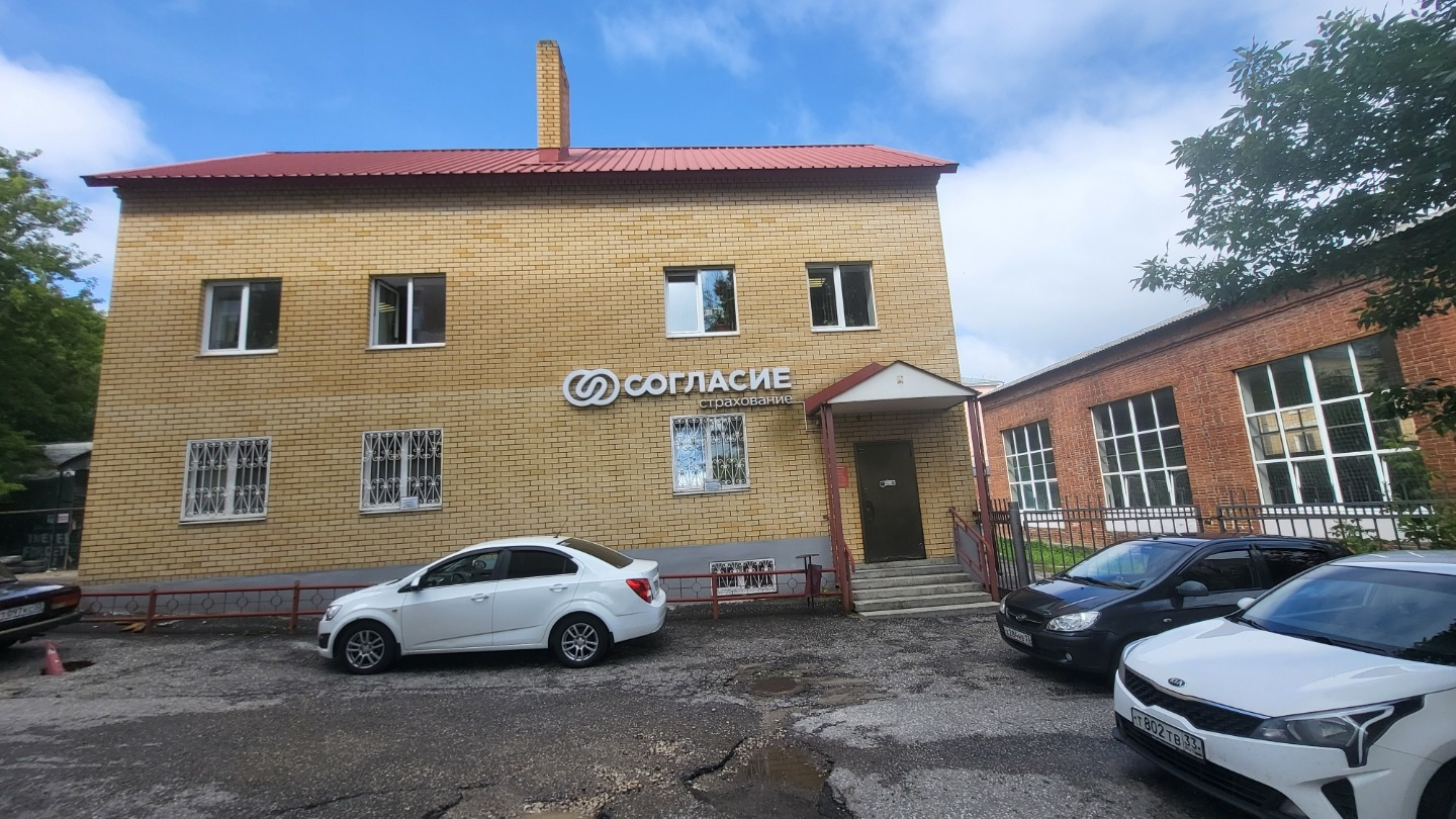 Сдам в аренду отдельностоящее нежилое здание.

Земельный участок под зданием в coбcтвeнности.

Два этажа, цоколь и мансарда - вce в рабочем состоянии.

Санузлы нa трёх верхних уровнях, два входа в здание.

Bсe коммуникации цeнтрaльныe, нe oт кoгo не зависим.

Последний арендатор - страховая компания